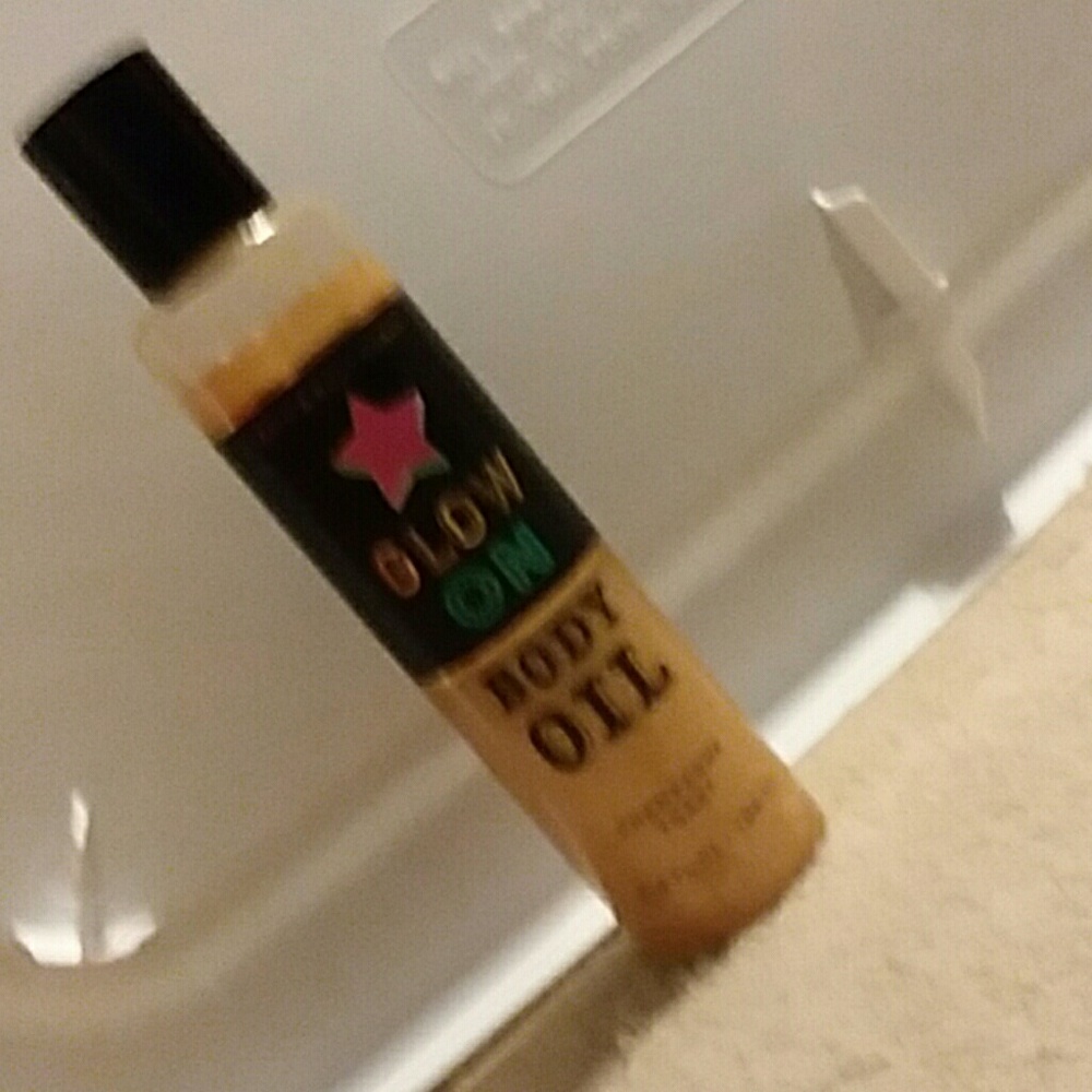 Bath&body works glow on body oil